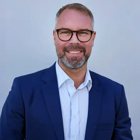 Gunnar Koren leads fraud prevention at Tieto Banktech. He is dressed in a blue suit in the picture.