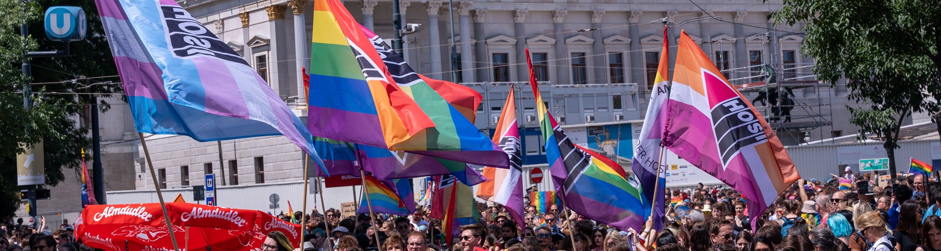 Homosexuelle Initiative (HOSI): Revolution in Mitgliedsverwaltung und Flaggenmanagement durch Salesforce